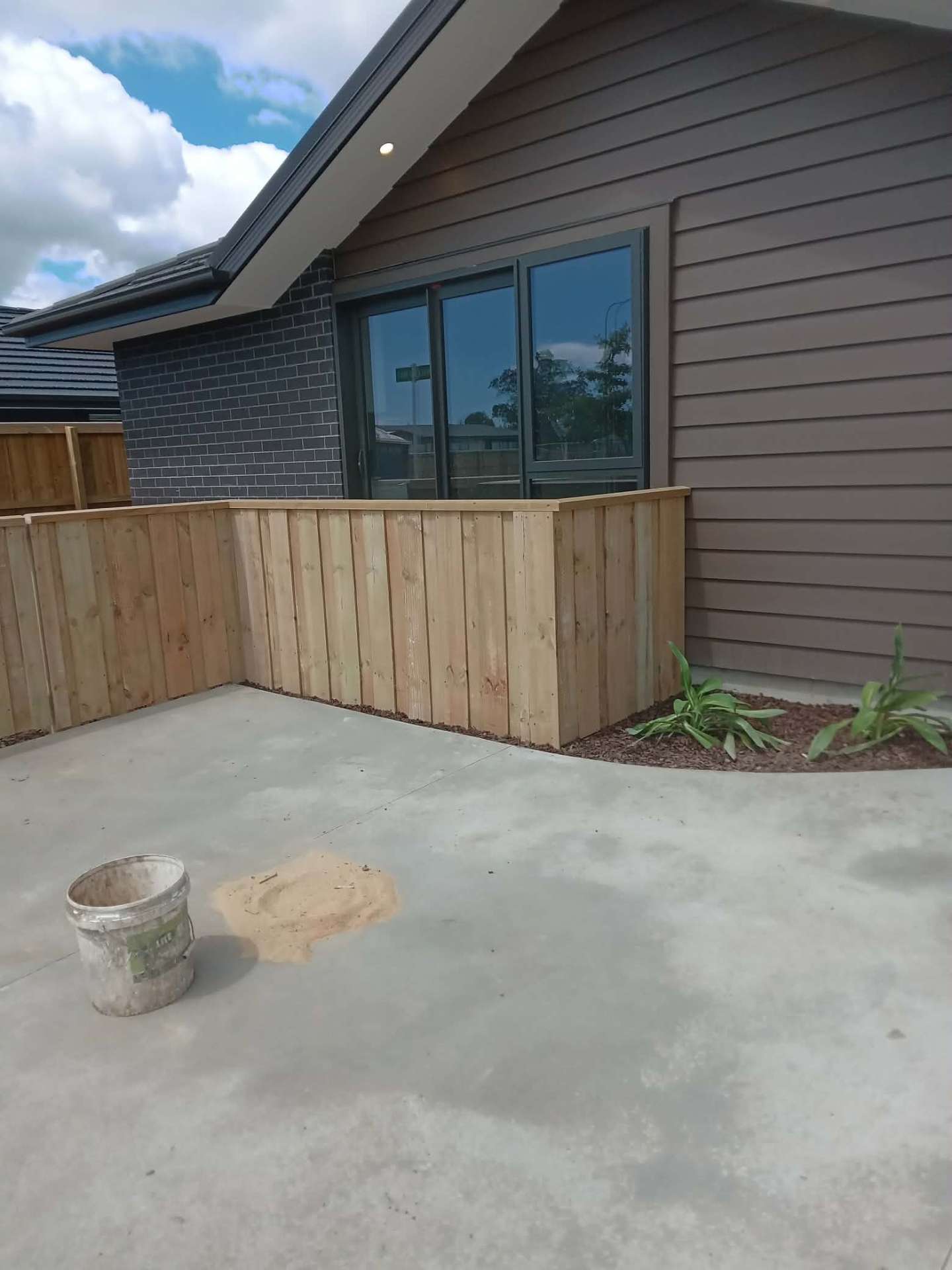 Timber corner fence